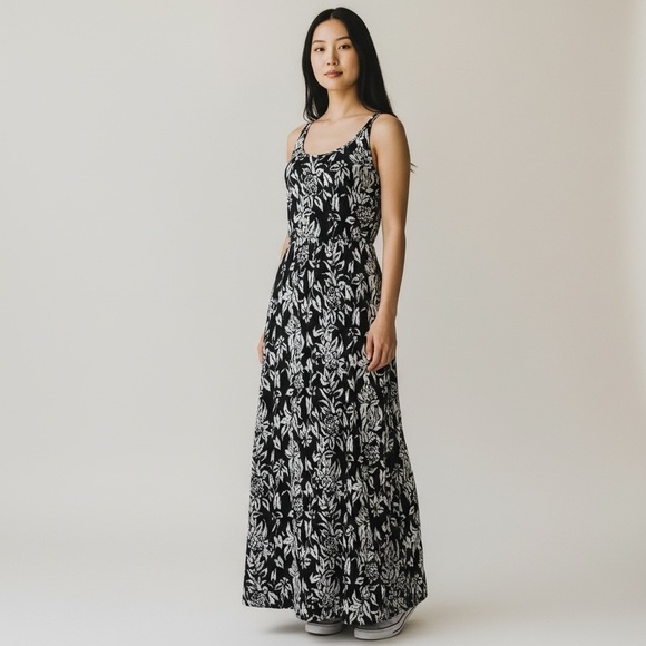 LOFT Dresses & Skirts - LOFT Black and White Sleeveless Sundress